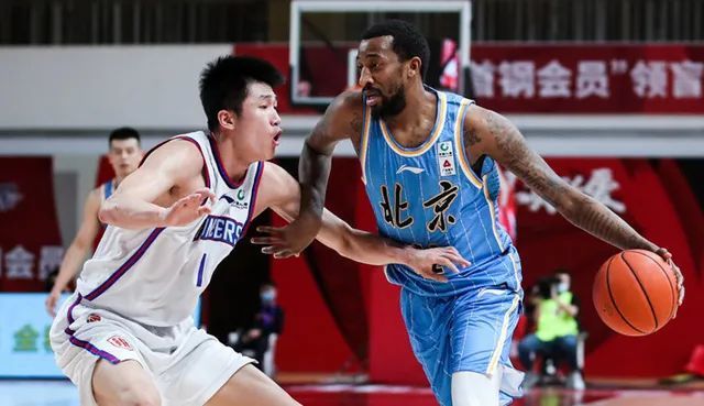 麦克雷首秀5投1中只得2分，看不出亮点，雅尼斯：我不评价他