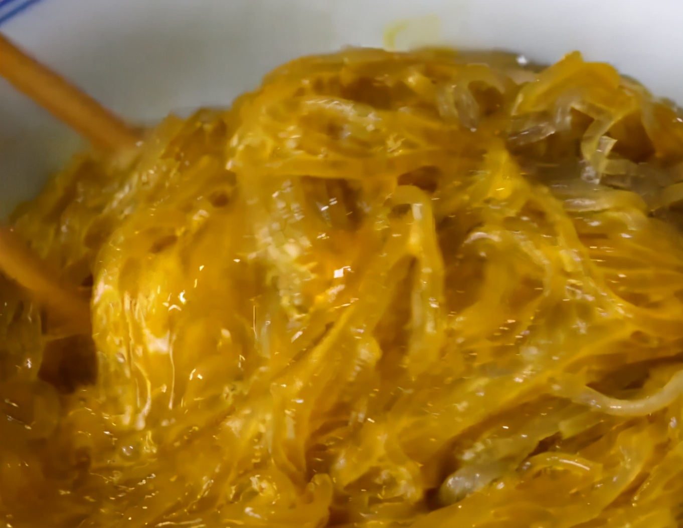 粉条里加俩鸡蛋,粉条里打两个鸡蛋没想到这么好吃