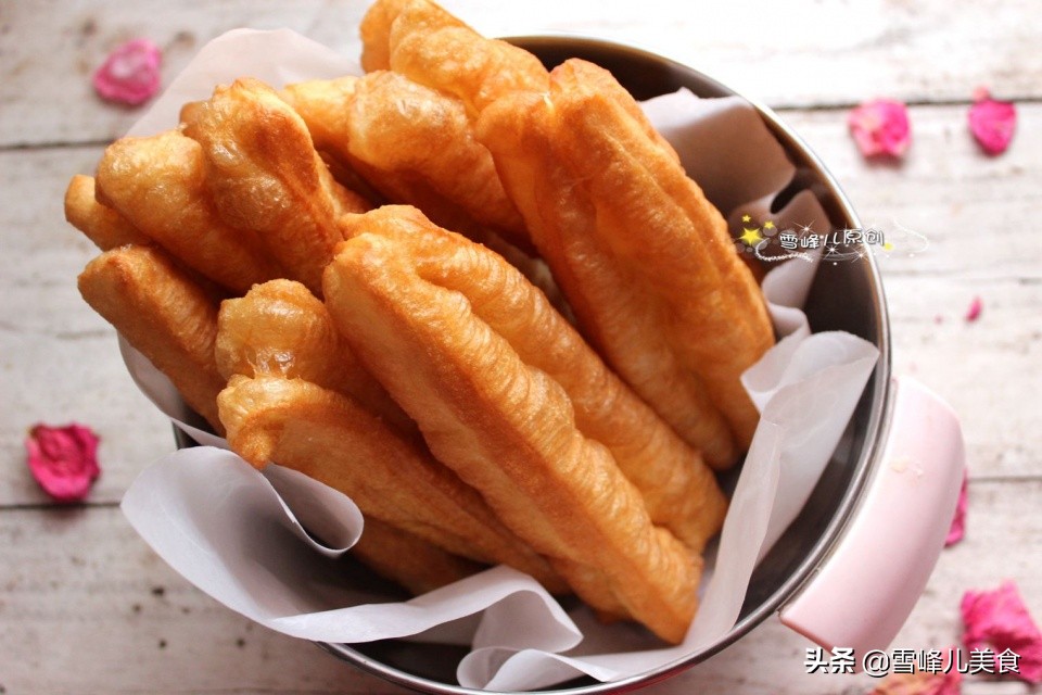 不用酵母泡打粉的油条怎样炸,不用酵母也能炸出松软酥脆的油条