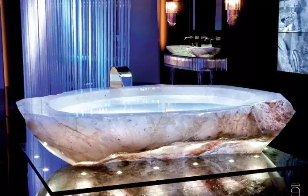 来,我请你洗澡,小编有个“价值10000000的石材浴缸”