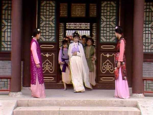 王熙凤陪嫁怎么处理 (王熙凤把家私往娘家搬吗)