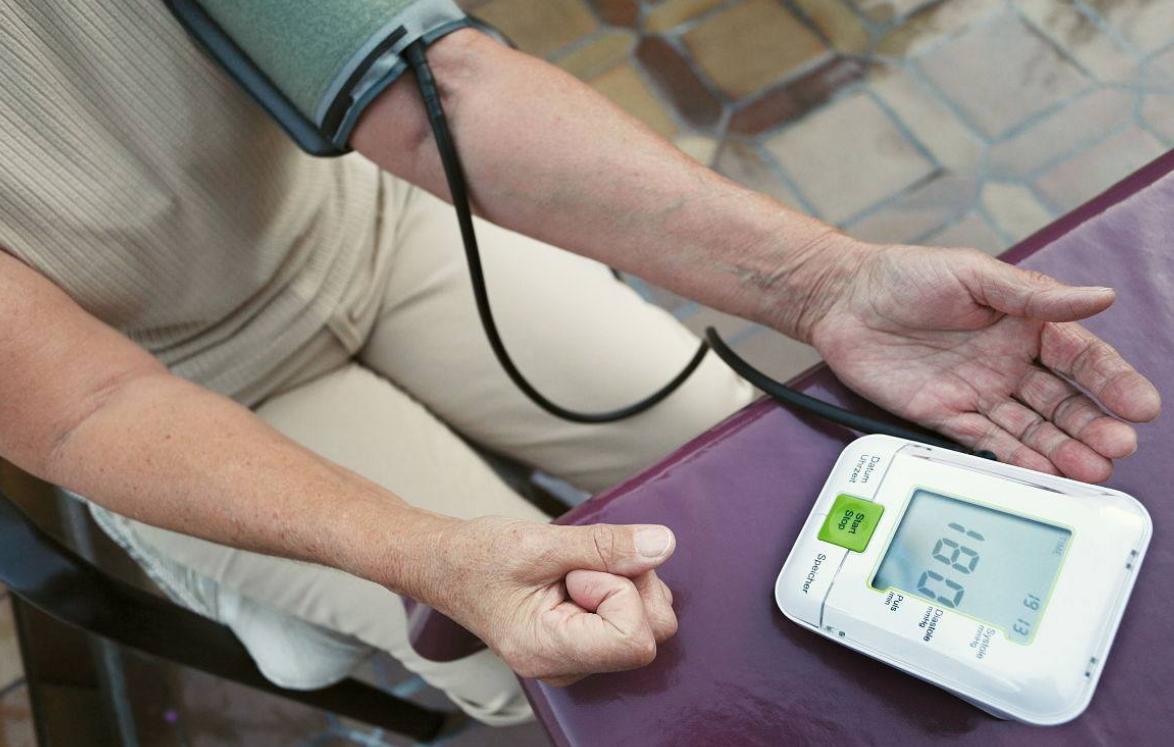 高血压是常见的慢性病，那么如何通过营养治疗来改善高血压？