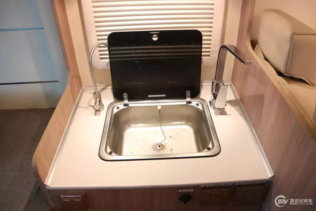 能过限高杆的房车,能过限高的进口房车