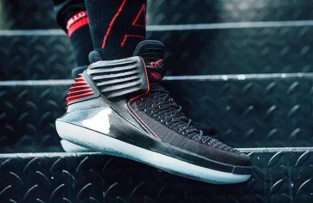 高弹超轻的黑科技跑鞋，高端脚踝保护装置，给脚按上一个“护盾”