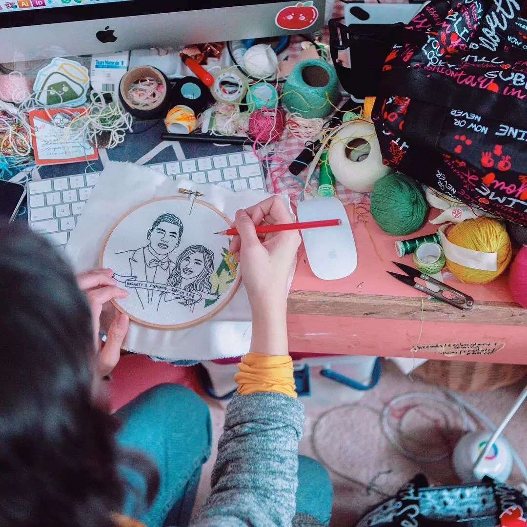 姑娘带着针线去旅游,刺绣记录最美风景，Gucci都找她合作！