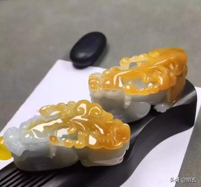 女士貔貅招财转运翡翠,买翡翠貔貅招财看大小吗