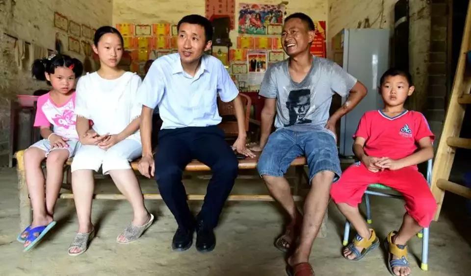 80后校长用三句话救活“三无学校”，改变山区孩子的命运