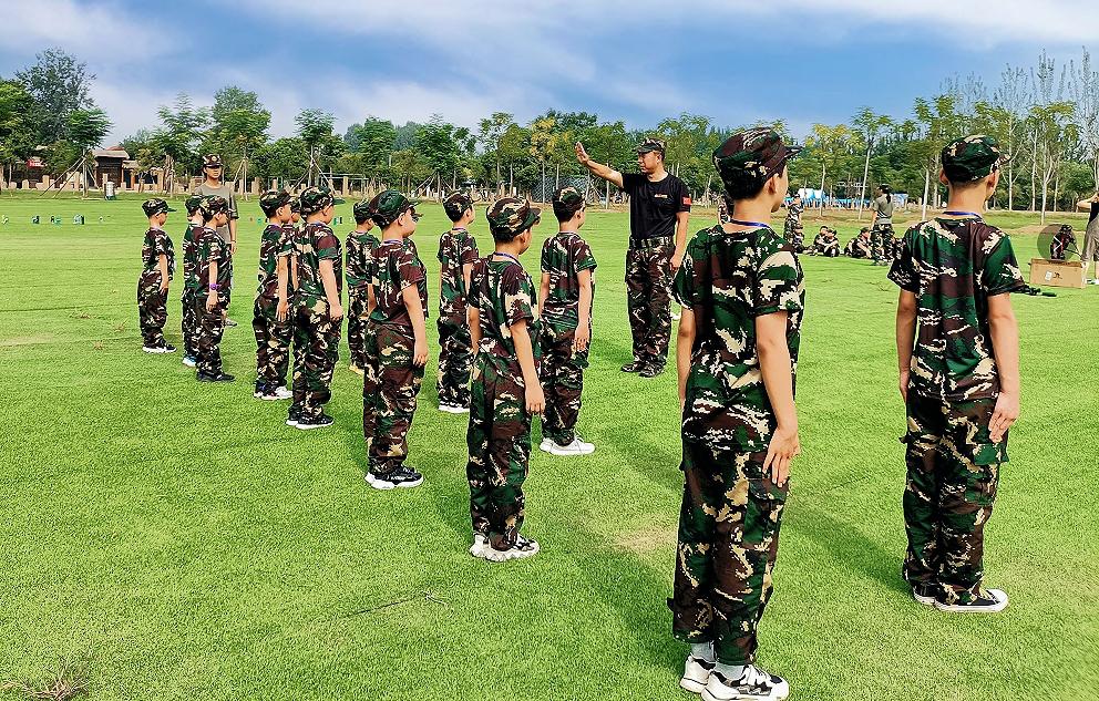 西安明日之星夏令营,西安少儿军训夏令营