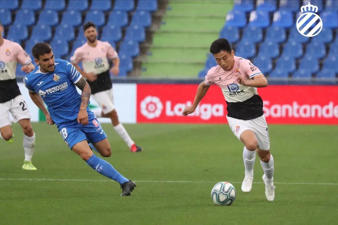 无耻！辱华球员肯尼迪恶意推搡武磊，其社交媒体遭*攻围**已关闭评论