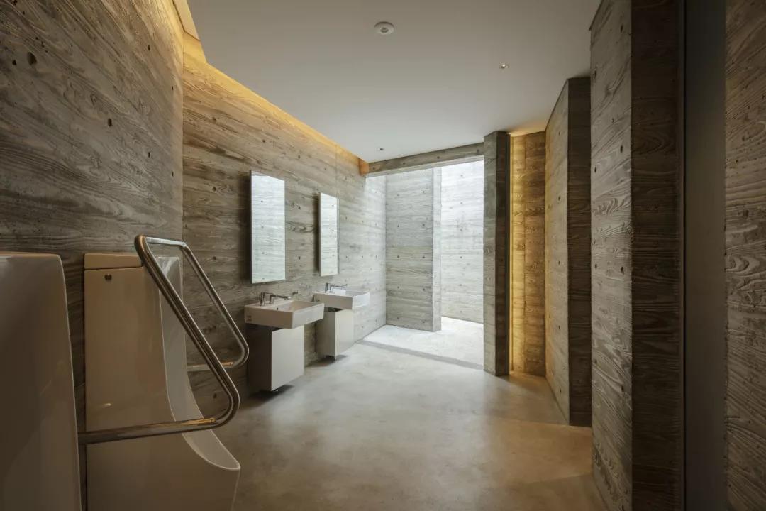 日本新型透明公厕,日本公厕设计