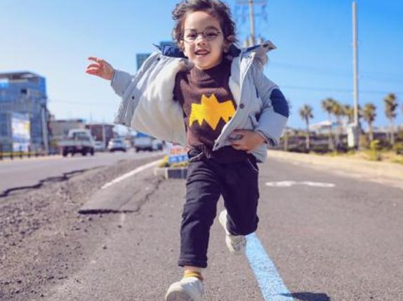 孩子犟脾气不服软的原因,孩子脾气太犟不认错属于什么性格