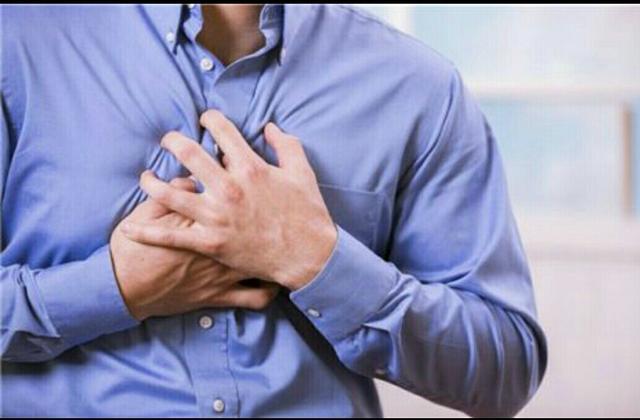 突然胸痛自救方法,突发胸口闷该怎么办