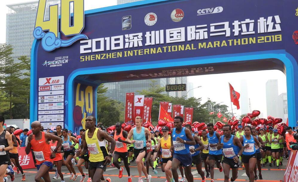 跑狐周记｜男子从*疆新**漂流到北冰洋英国壮汉拉1.8吨汽车跑马