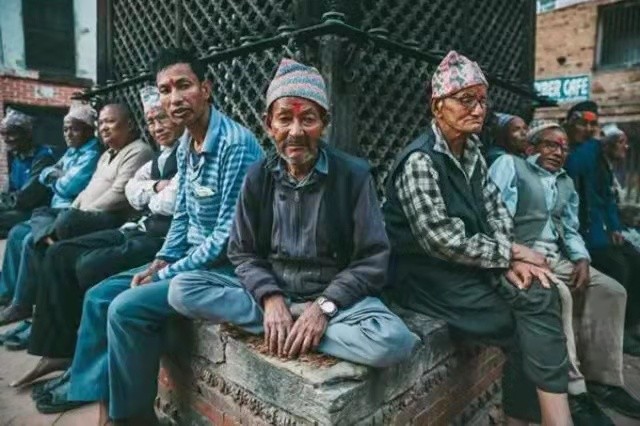 尼泊尔五个兄弟娶一个媳妇儿,尼泊尔一妻多夫制的家庭孩子归属