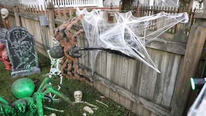 为过万圣节把房子改成鬼屋吓坏数千人，幸好我和这个老哥不是邻居