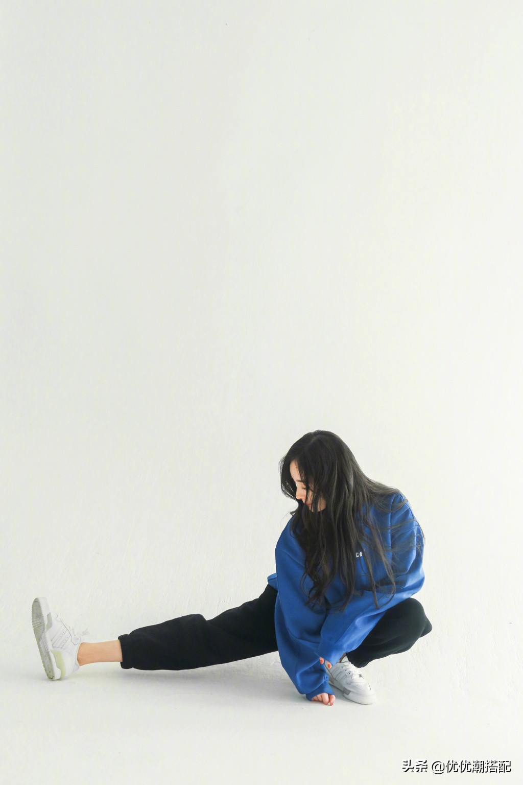 江疏影热巴穿荷叶边衬衫好甜美,杨幂热巴江疏影最新街拍盘点