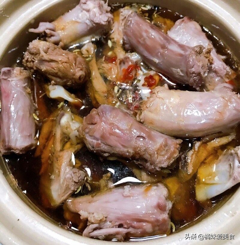 类似于周黑鸭口味的鸭锁骨怎么做,教你制作周黑鸭同款鸭货