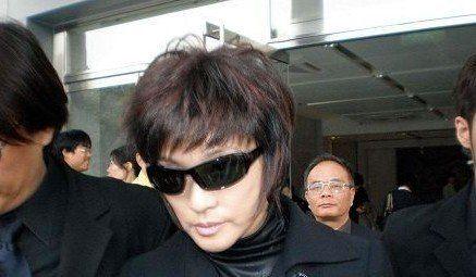 刘晓庆是怎么还债的,刘晓庆的真实身份令人震惊