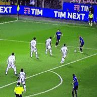 足球的搞笑时刻看完真笑死了,足球搞笑乌龙球gif