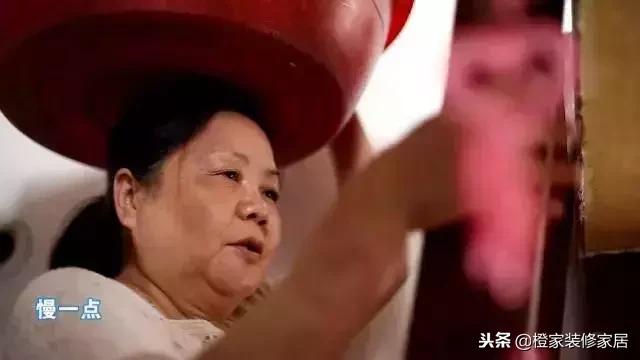 大龄剩女跟父母挤一张床,25㎡奇葩户型被他改出观景豪宅,超羡慕