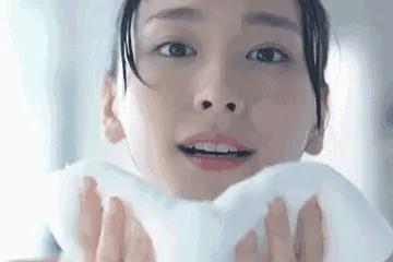 皮肤干燥长痘用什么补水好,皮肤干燥缺水长痘