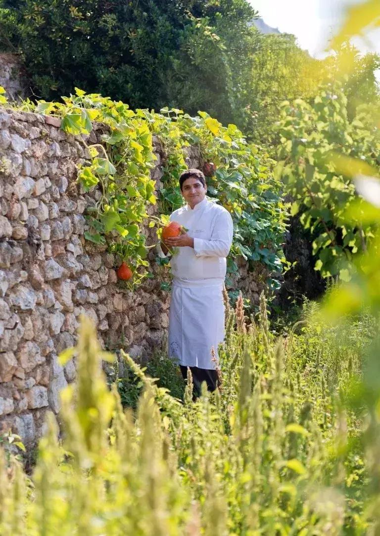 唯美食与爱不可辜负上下句,唯美食和爱不可辜负出自哪里