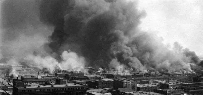 黑人天生自甘堕落？看看被美国白人摧毁的“黑人华尔街”吧