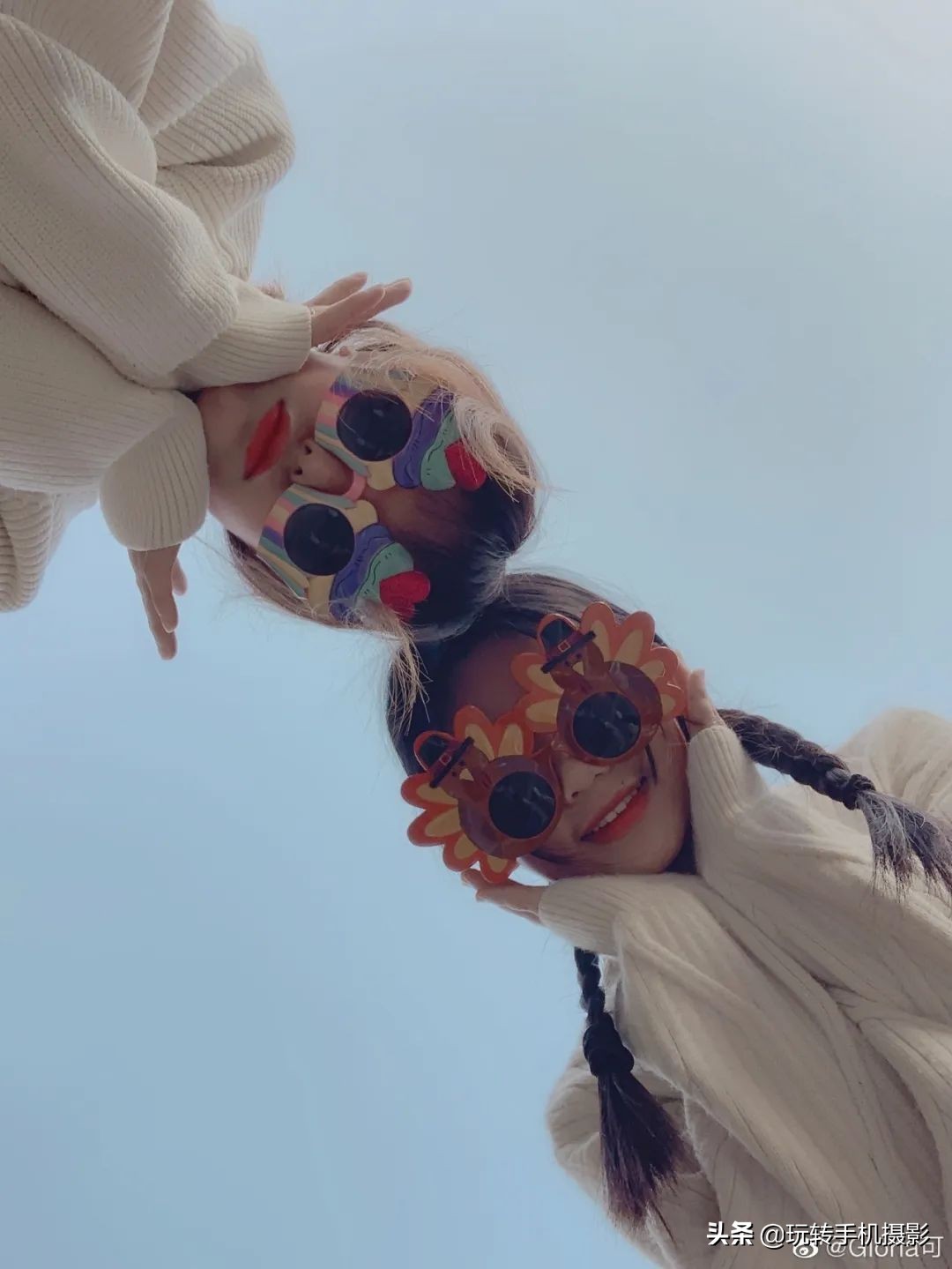 闺蜜拍照姿势创意二人,闺蜜雪地拍照姿势大全