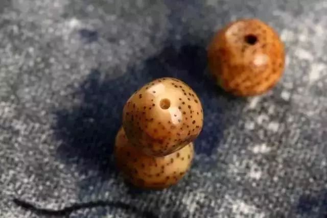 星月奶油黄是怎么回事,星月有包浆后盘玩时是什么感觉