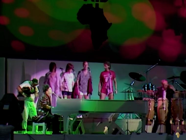 郎朗吉娜夫妻三重奏完整,郎朗吉娜在家四手联弹