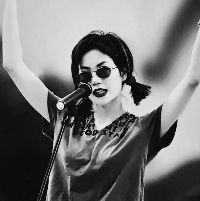 谢霆锋王菲复合后牵手视频,谢霆锋说不会结婚的视频