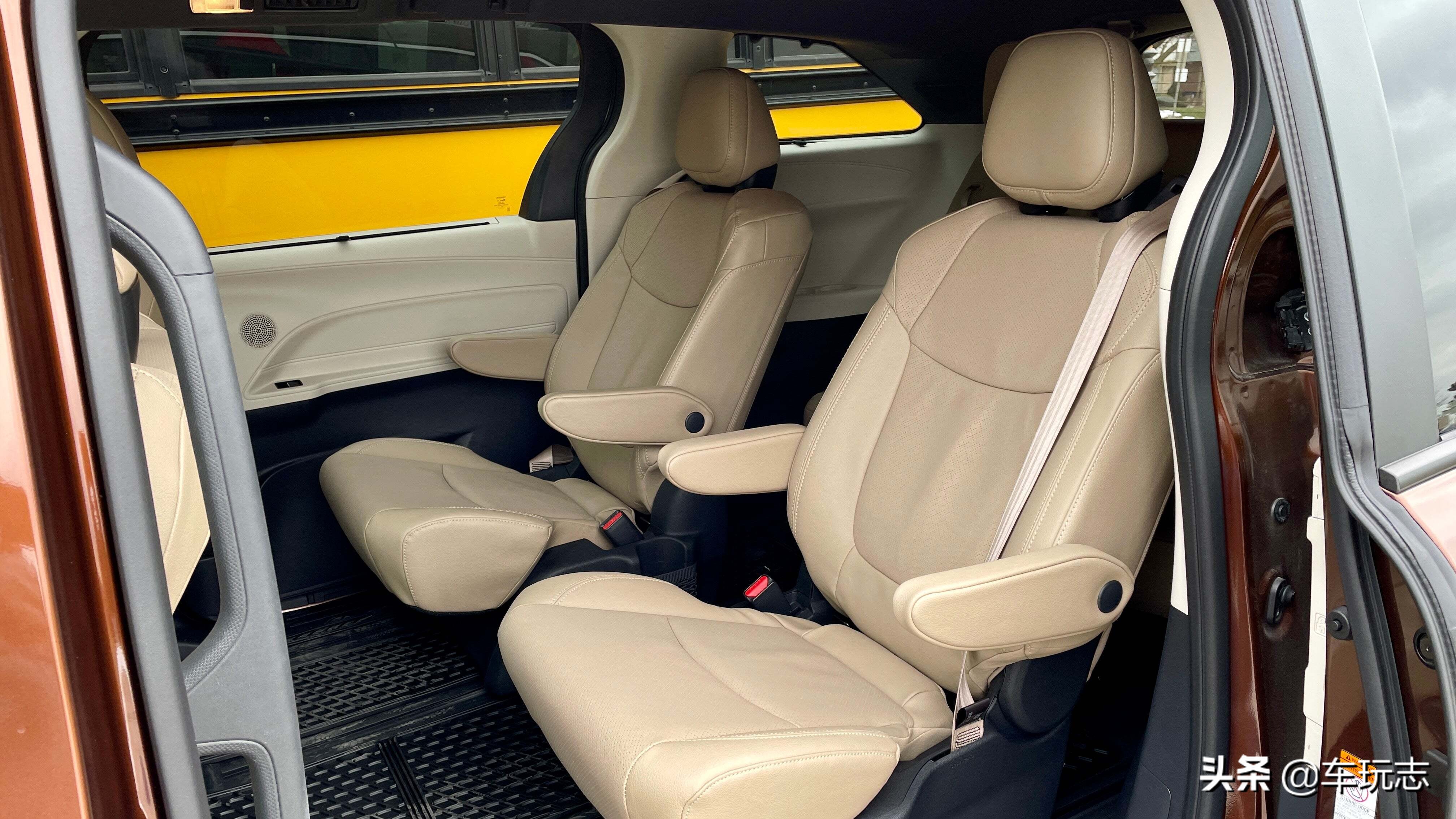 全新丰田sienna塞纳运动版,丰田mpv塞纳toyotasienna试驾