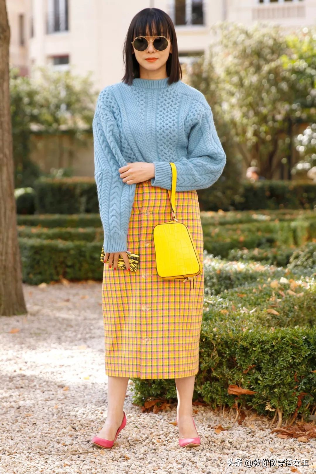 小时候嫌弃的灯芯绒,四字弟弟这样穿也太酷了