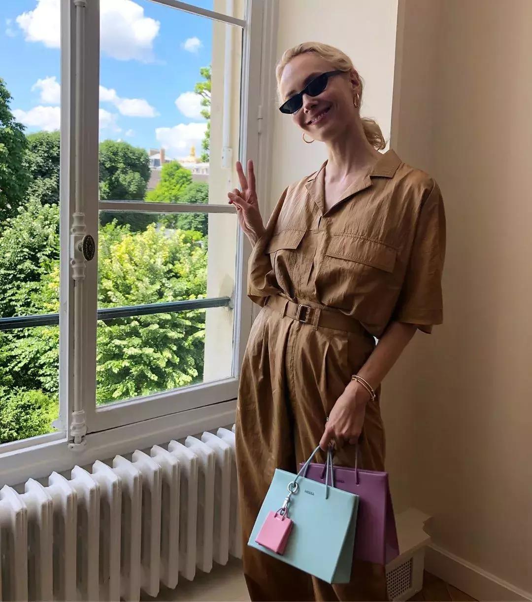 女明星背什么小众包,女明星背超便宜的包