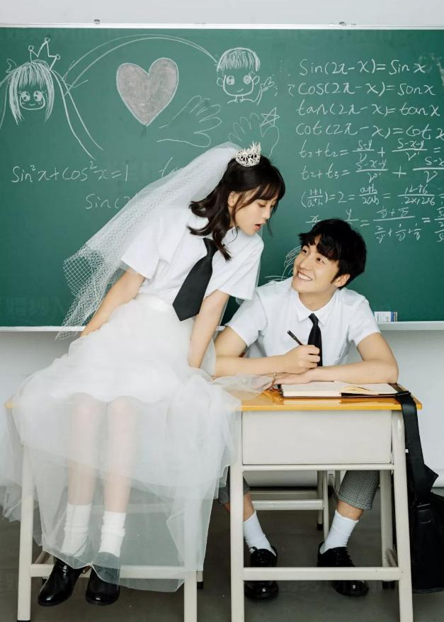 毕业班27名男生穿西装，给班里唯一女生备婚纱，只为圆她心中梦