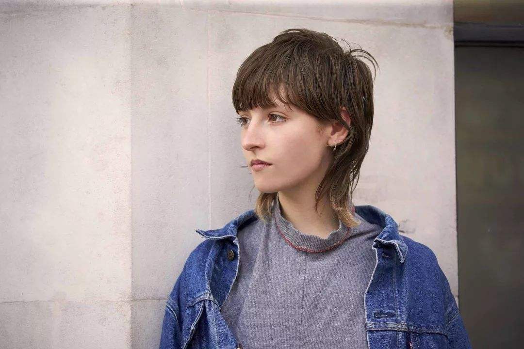 流行鲻鱼头狼尾女碎发,公主切发型适合什么脸型不留刘海