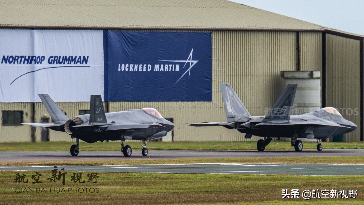 F-22隐形战机高清组图，第一款美制四代机，服役15年依旧帅气逼人