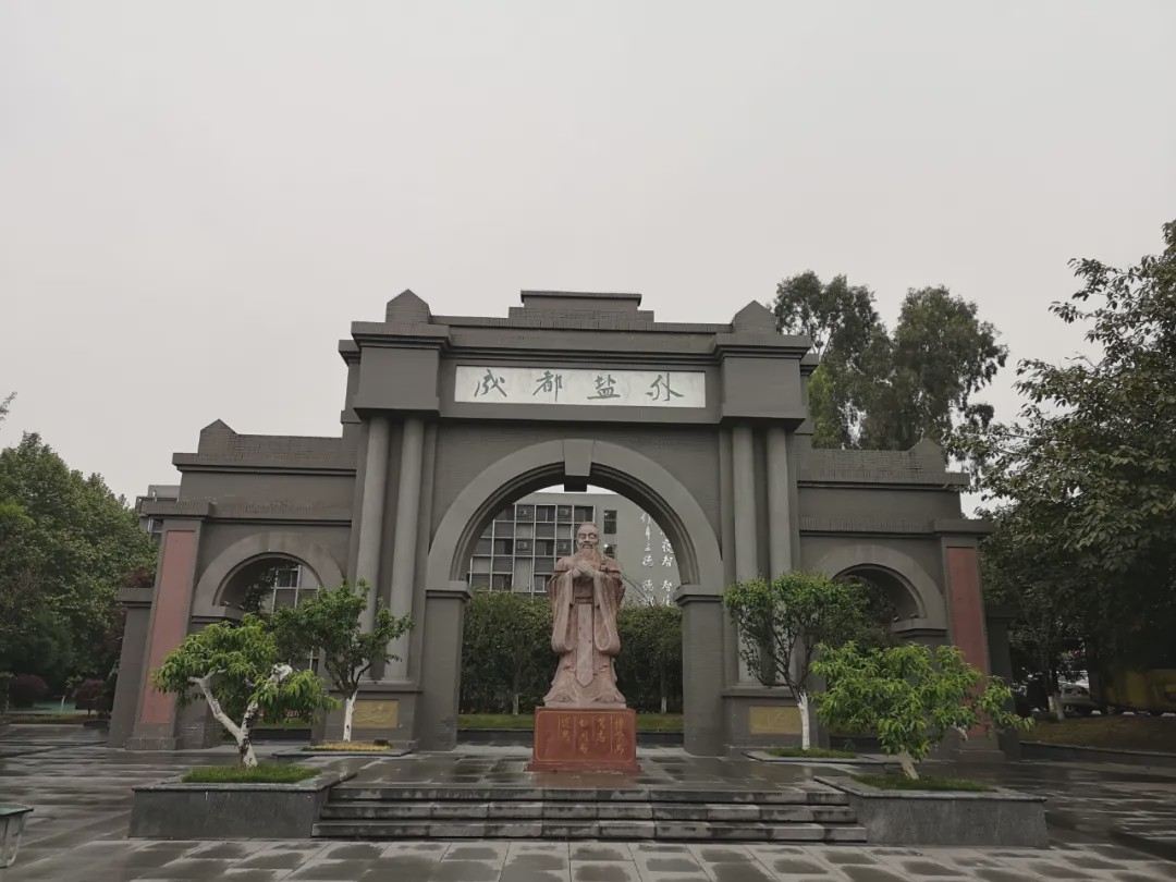 细雨过后空气清新,春雨过后的泥土气息