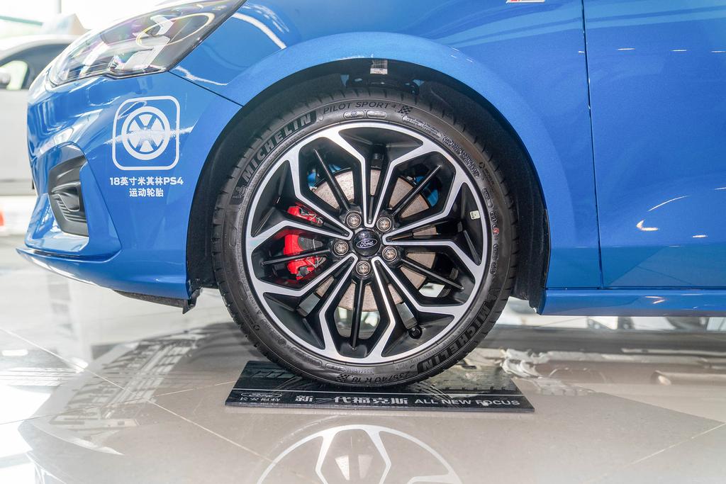 1.5t福克斯发动机是皮带还是链条,体验2021福克斯两厢