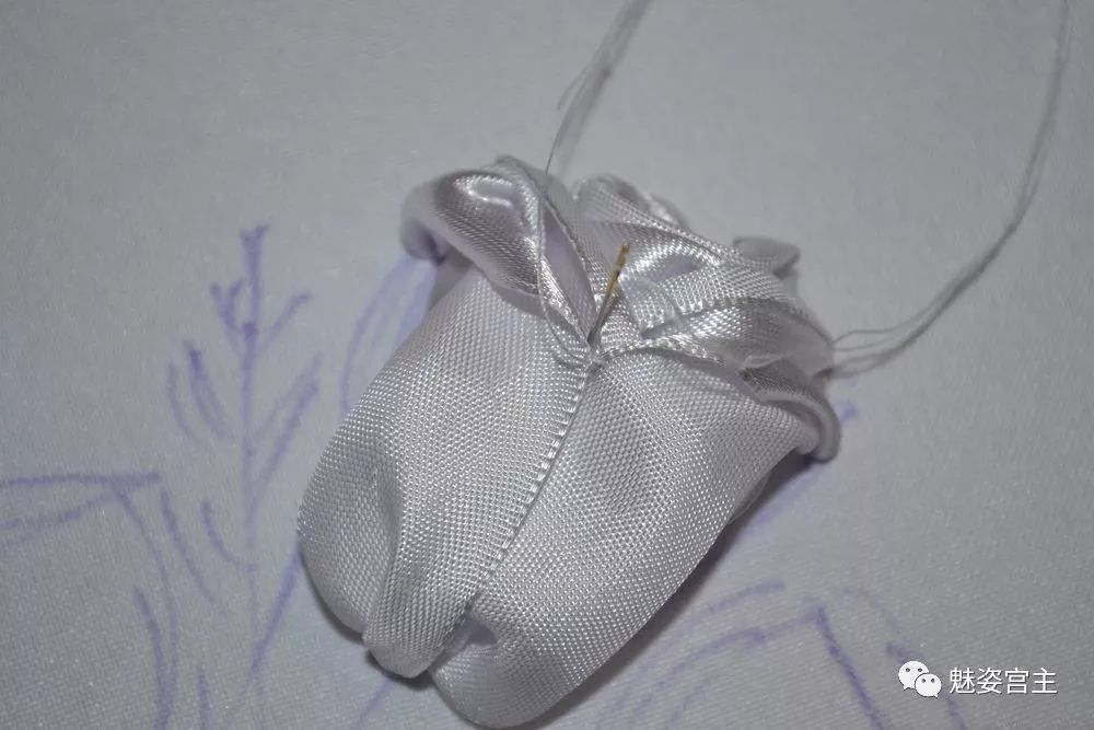 丝带绣盘结玫瑰花绣法图解,丝带绣图案教程牡丹