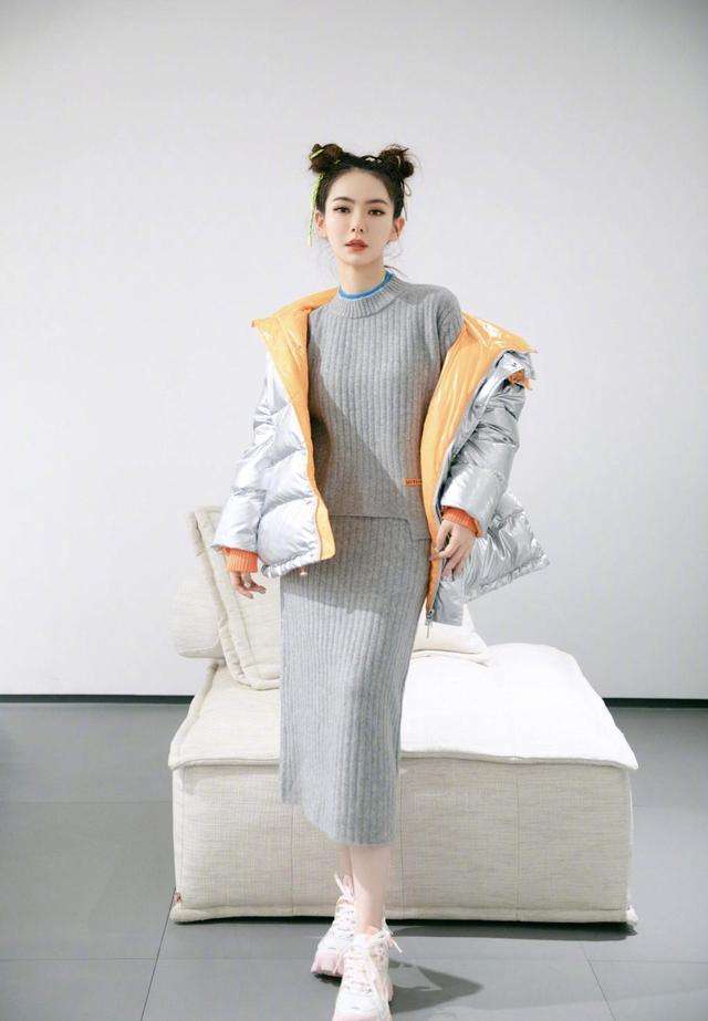 米白色外套内搭什么颜色打底衫,瓦蓝外套内搭什么色打底衫好看