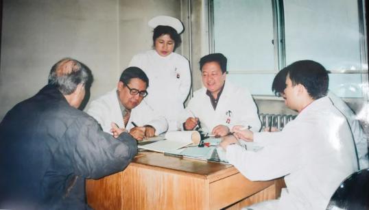 长篇传记文学《治瘤王传奇》出版