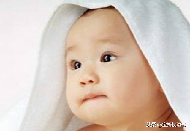 宝宝老是咬嘴唇说不清楚,宝宝老是咬下嘴唇有什么方法不咬