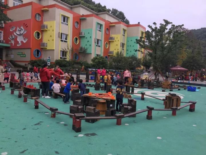 4.13重庆逐梦歌乐山上的“巴学园”探索“世界级乡村幼儿园