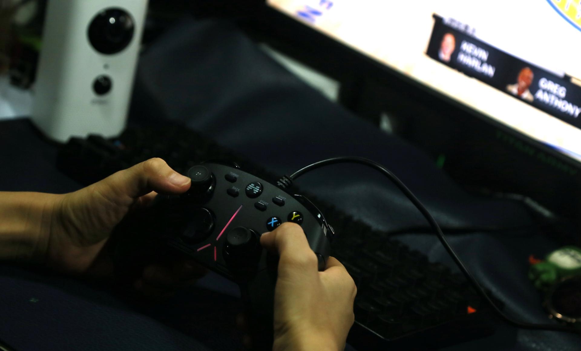 北通阿修罗3有线手柄,神操作游戏