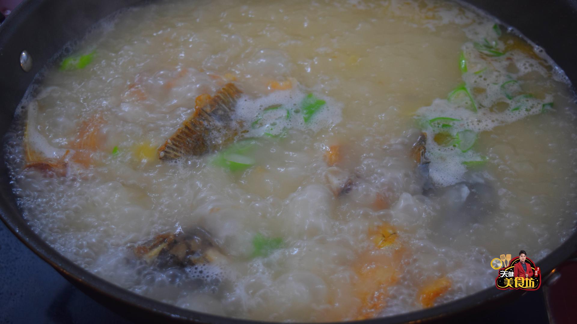 鱼汤这样做最好喝，鲜甜美味，做法简单，上桌就扫光