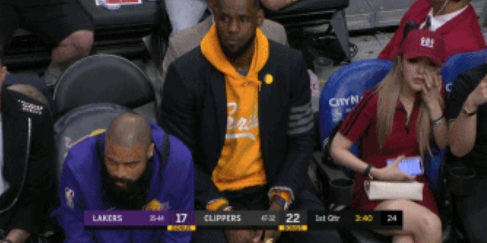 詹姆斯公开招募大牌自由球员,罗志祥女友坐在老詹身旁零距离接触