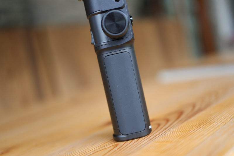 手持稳定器手机和运动相机一体,兼容手机和运动相机的稳定器