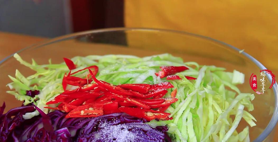 包菜怎么炒好吃不放肉不放红辣椒,包菜炒五花肉好吃还是回锅肉好吃