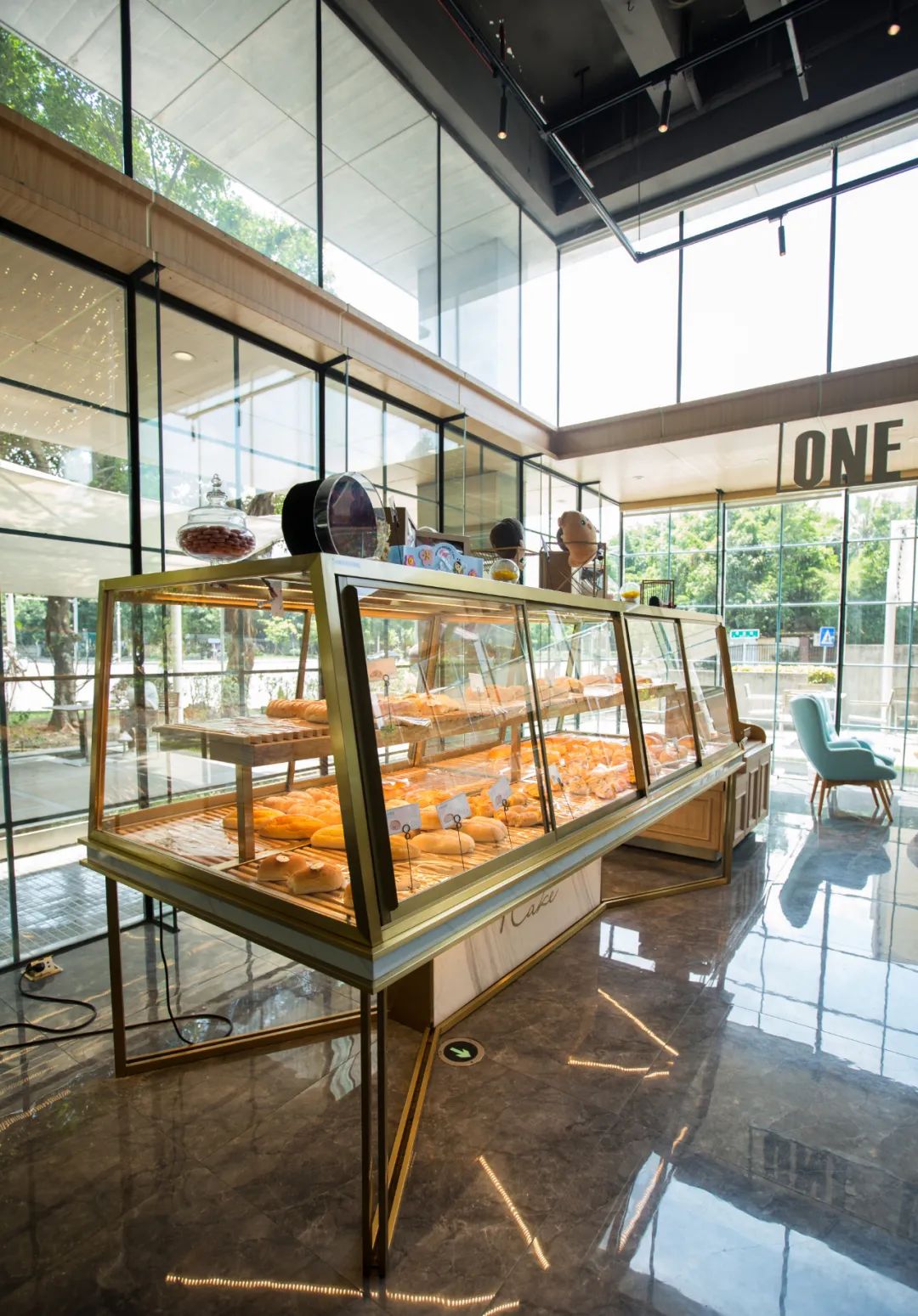 「椒霸霸×1CAKE」联名来啦！只要28.9元，和爱宠共享悠然午后